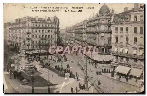 Ansichtskarte AK Lyon Place de la Republique Monument Carnot et rue President Carnot