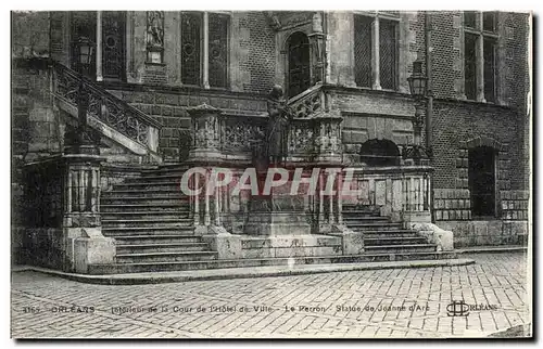 Orleans Cartes postales Interieur de la cour de l&#39hotel de ville Le perron Statue de Jeanne d&#39arc
