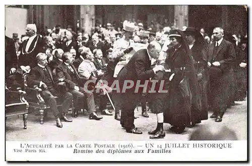 Cartes postales 14 juillet Remise des diplomes aux familles Paris Militaria