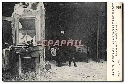 Cartes postales Les zeppelins sur Paris Crimes odieux des pirates boches Deux enfants echappes a la mort