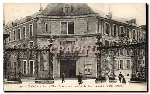 Cartes postales Nancy sur la place Stanislas Grilles de Jean Lamour et Prefecture