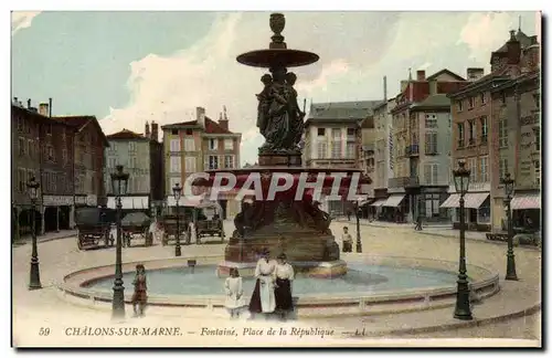 Ansichtskarte AK Chalons sur marne Fontaine place de la Republique