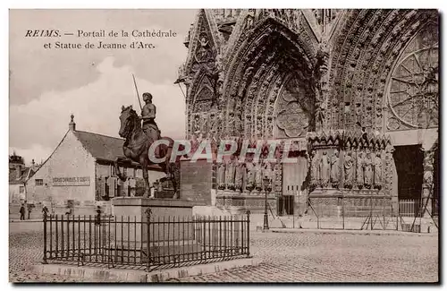 Cartes postales Reims Portail de la cathedrale et statue de Jeanne d'arc