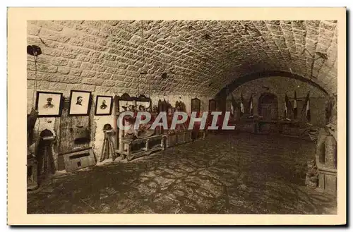 Cartes postales Fort de Douaumont Vestiges de guerre rassembles dans une casemate et formant musee