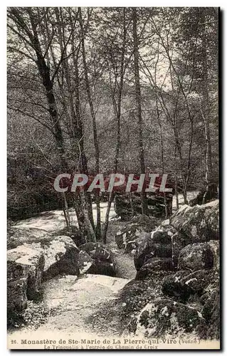 Cartes postales Monastere de Sainte Marie de la Pierre qui Vire Le Trinquelin a l&#39entree du chemin de croix