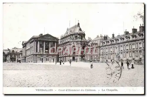 Cartes postales Versailles Cour d&#39honneur du chateau La chapelle