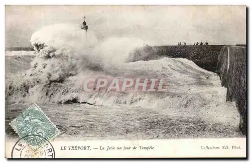 Ansichtskarte AK Le Treport La jetee un jour de tempete Phare Lighthouse