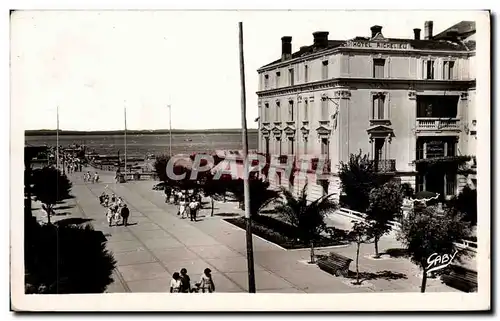 Arcachon Ansichtskarte AK Hotel Richelieu et place Thiers