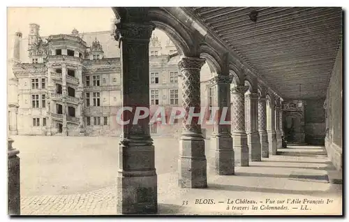 Cartes postales Blois Le chateau Vue sur l&#39aile Francois 1er a travers les colonnades