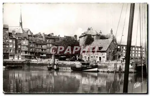 Ansichtskarte AK Honfleur La Lieutenance Le bassin et l&#39hotel du cheval Blanc