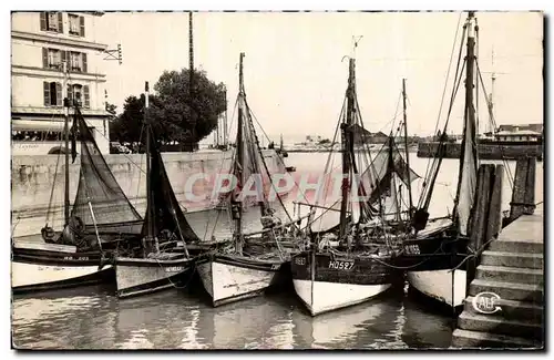 Ansichtskarte AK Honfleur Entree du port et bateaux de peche