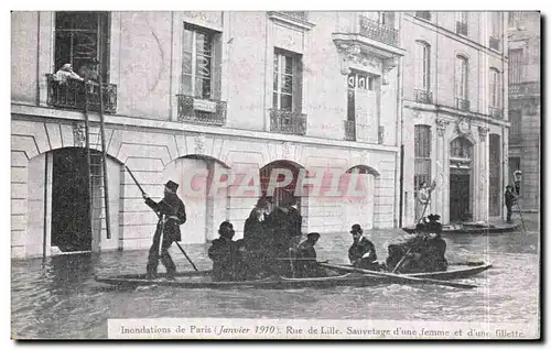 Cartes postales Paris Inondations Janvier 1910 Crues de la Seine Rue de Lille Sauvetage d&#39une femme et d&#39u