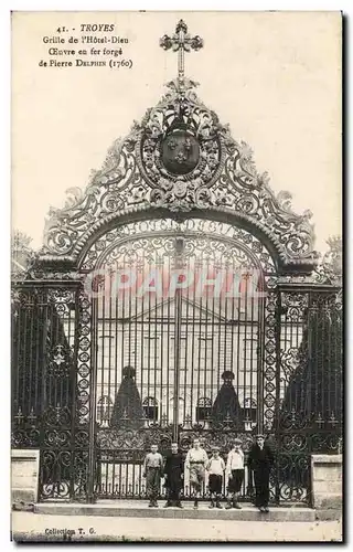 Troyes Cartes postales Grille de l'hotel Dieu oeuvre en fer forge de Pierre Delphin (1760)