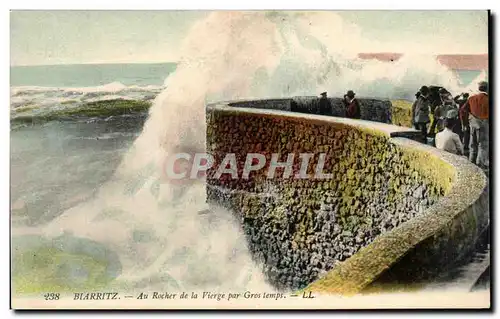 Ansichtskarte AK Biarritz Au rocher de la vierge par gros temps