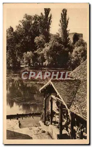 Moret sur Loing Cartes postales Vieux moulin au bord du Loing Dans le fond Le donjon