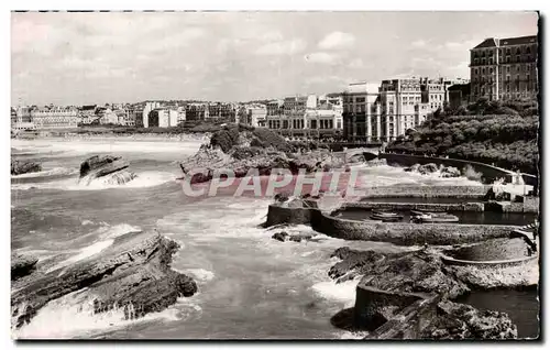 Cartes postales Biarritz Le port des pecheurs et le casino