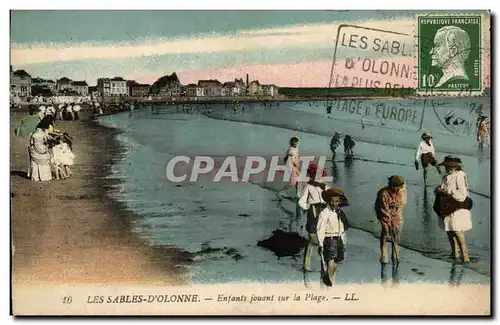 Ansichtskarte AK Sables d&#39Olonne Enfants jouant sur la plage