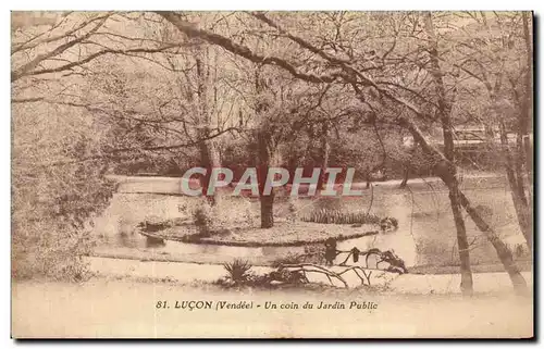 Ansichtskarte AK Lucon Un coin du jardin public