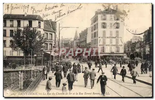 Cartes postales Saint Denis La rue du chemin de fer et la rue Ernest Renan