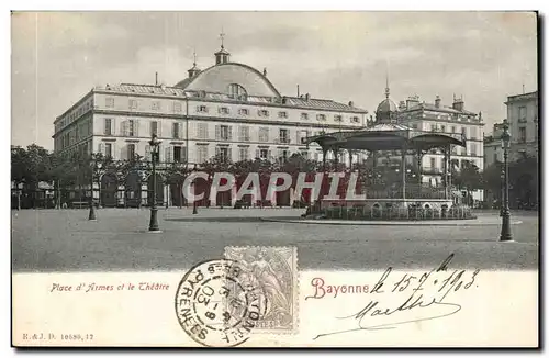 Cartes postales Bayonne Place d&#39armes et le theatre