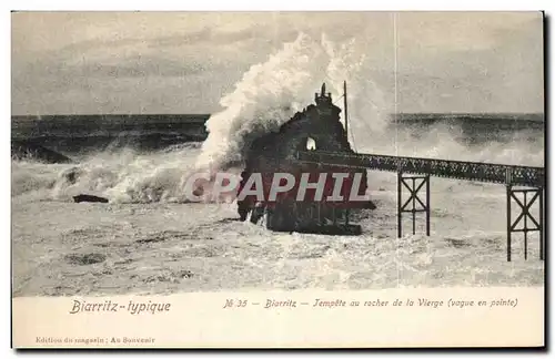 Ansichtskarte AK Biarritz Tempete au rocher de la vierge (vague en pointe)