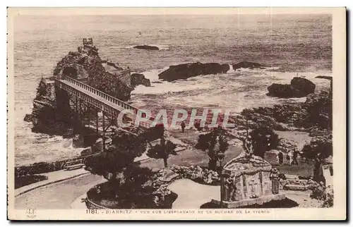 Ansichtskarte AK Biarritz Vue sur l&#39esplanade et le rocher de la vierge