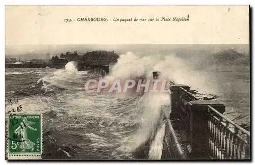 Cartes postales Cherbourg Un paquet de mer sur la place Napoleon