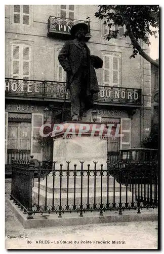 Arles Ansichtskarte AK La statue du poete Frederic Mistral Hotel du Nord
