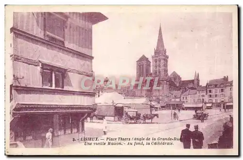 Lisieux Ansichtskarte AK Place Thiers ( angle de la grande rue ) Une vieille maison Au fond la cathedrale