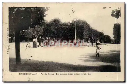 Cartes postales Poitiers Parc de Blossac Les grandes allees autour du jet d'eau