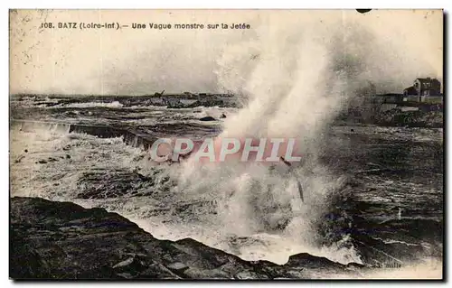 Cartes postales Batz Une vague monstre sur le sable