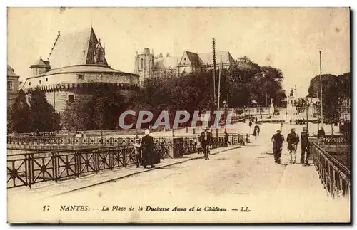 Cartes postales Nantes La place de la duchesse Anne et le chateau