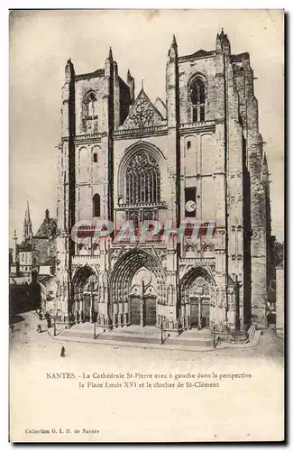 Cartes postales Nantes La cathedrale St pierre La place Louis XVI et le clocher de St clement