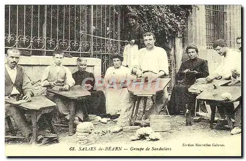 REPRODUCTION Salies de Bearn GRoupe de sandaliers Artisanat