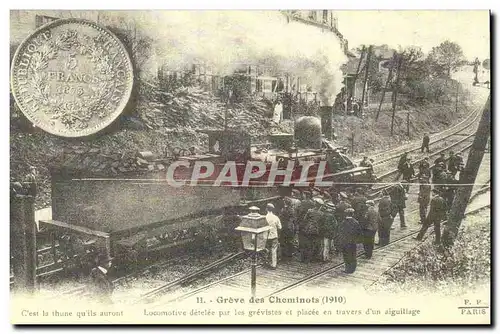 REPRODUCTION Greve des Cheminots 1910 Locomotive detelee par les grevistes et placee en travers d&#3