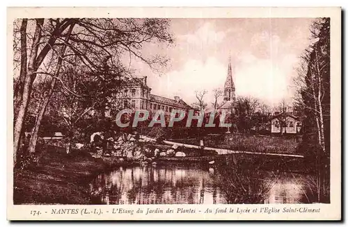 Ansichtskarte AK Nantes L&#39etang du jardin des plantes Au fond le lycee et l&#39eglise Saint Clement