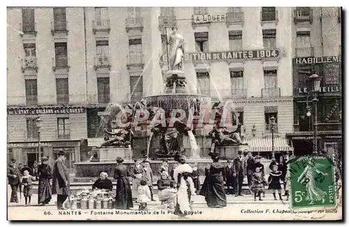 Ansichtskarte AK Nantes Fontaine monumentale de la place Royale Foklore Costume