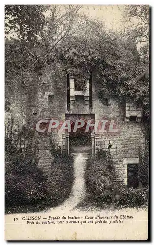 Cartes postales Clisson Facade du bassin Cour d&#39honneur du chateau Pres du bastion