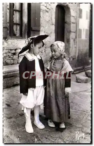 Cartes postales moderne Petits paludiers de Kervalet a Batz sur mer Grave entretien Folklore costume