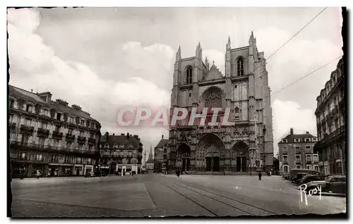 Ansichtskarte AK Nantes La cathedrale et la place Saint Pierre