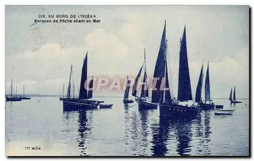 Cartes postales Au bord de l&#39ocean Barques de peche allant en mer Bateau