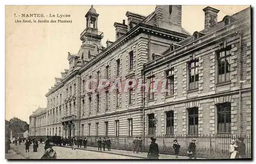 Cartes postales Nantes Le lycee Au fond le jardin des Plantes