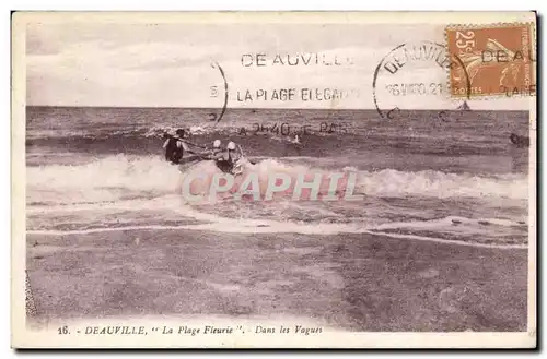 Ansichtskarte AK Deauville La plage fleurie Dans les vagues Canoe