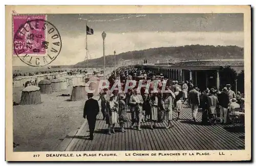 Ansichtskarte AK Deauville La plage fleurie Le chemin de planches et la plage