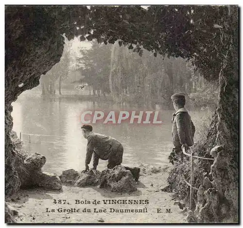 Cartes postales Bois de Vincennes La grotte et le lac Daumesnil Enfants