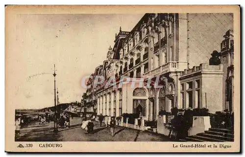 Cartes postales Cabourg Le grand hotel et la digue