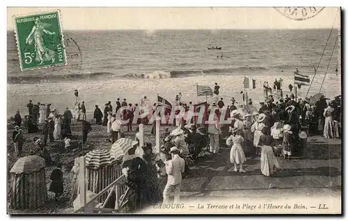 Cabourg Ansichtskarte AK La terrasse et la plage a l&#39heure du bain