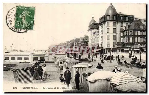 Cartes postales Trouville Le palace et la plage