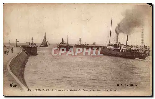 Cartes postales Trouville Le bateau du Havre sortant des jetees