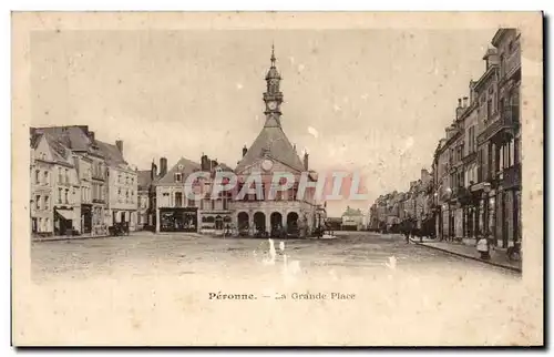 Cartes postales Peronne La grand place